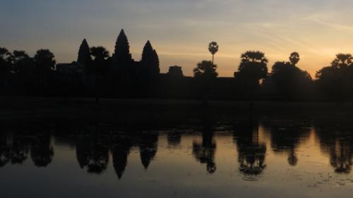 48 alba ad Angkor Wat