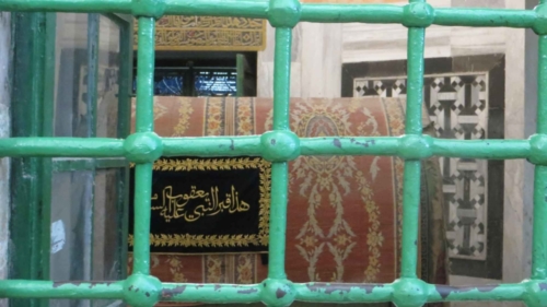 24  Hebron Cenotafio di uno dei patriarchi dalla sinagoga